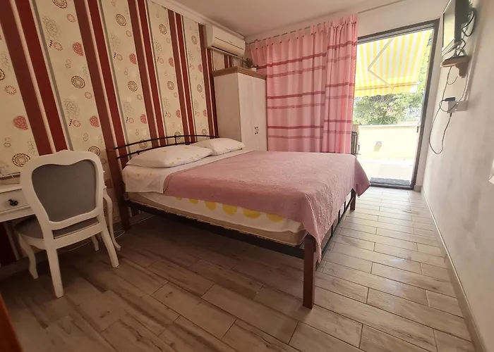 In * Stari Grad (Hvar)